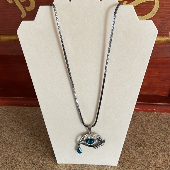 Fashion Jewelry Beautiful Blue Eyed Beauty 14” Chain 2” Pendant - Picture 2 of 5